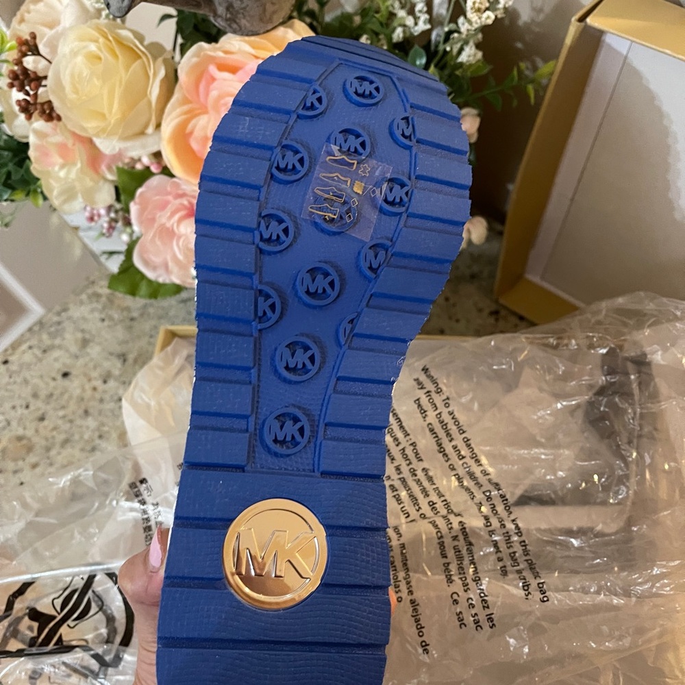 Michael kors shoes - Picture 9 of 11